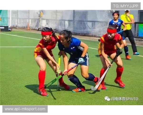 云浮中小学师生书画比赛以曲棍球为主题,绘就运动场景