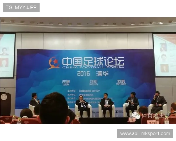 关于“青训该重视基本功还是比赛”、“青训小球员该不该签下长约”等议题引发论战